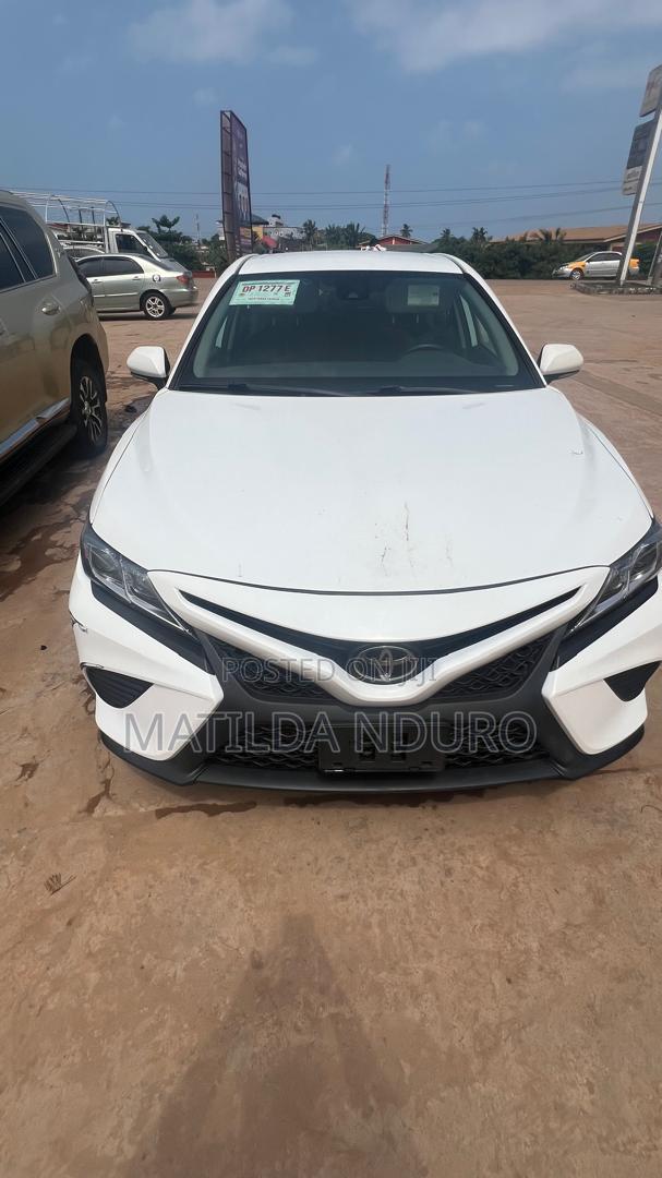 Toyota Camry SE FWD 2020 White