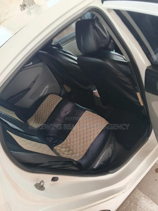 Hyundai Accent SE 2013 White