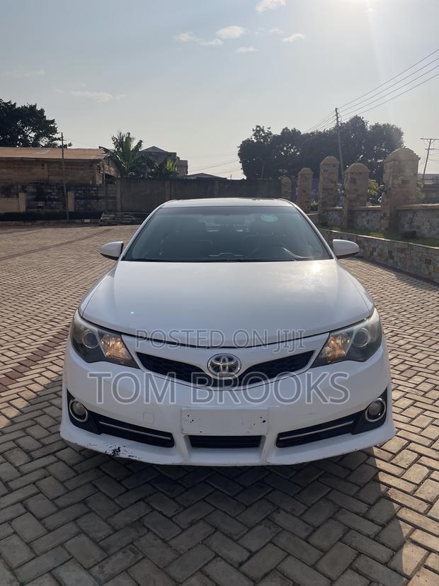 Toyota Camry SE 4dr Sedan (2.5L 4cyl 6A) 2013 White