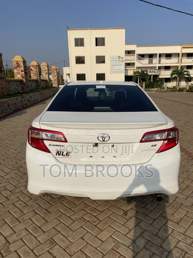 Toyota Camry SE 4dr Sedan (2.5L 4cyl 6A) 2013 White