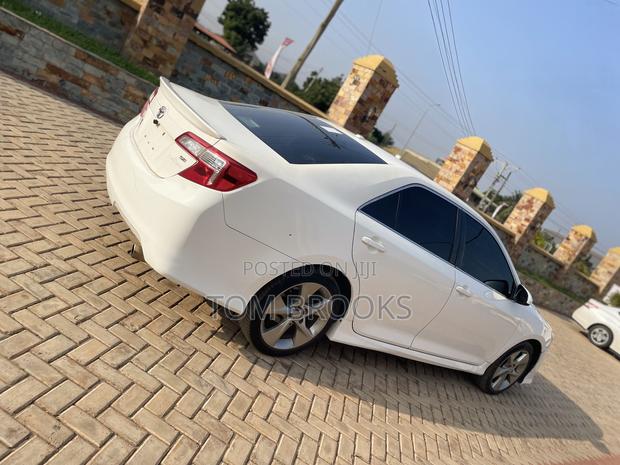 Toyota Camry SE 4dr Sedan (2.5L 4cyl 6A) 2013 White
