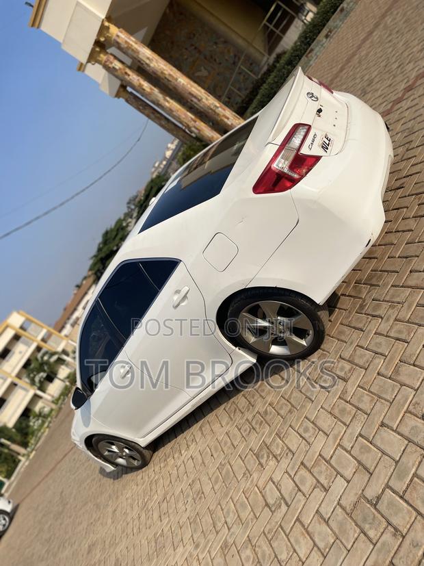 Toyota Camry SE 4dr Sedan (2.5L 4cyl 6A) 2013 White