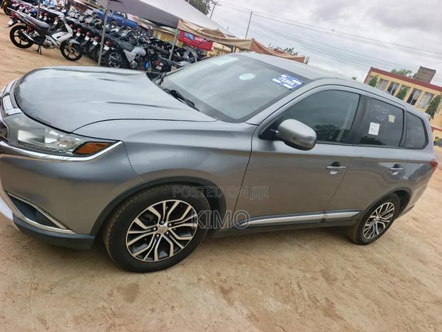 Mitsubishi Outlander SEL FWD 2018 Gray