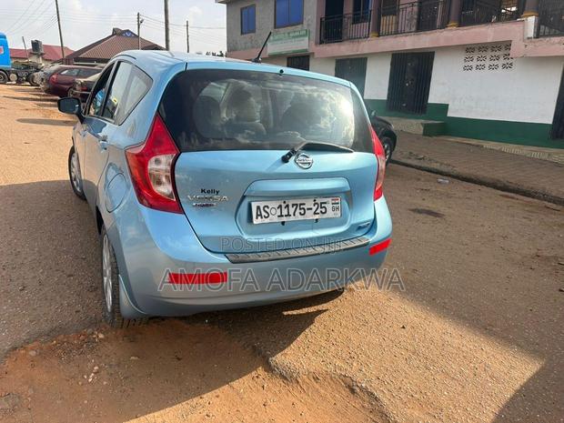 Nissan Versa 1.6 SL 2016 Blue