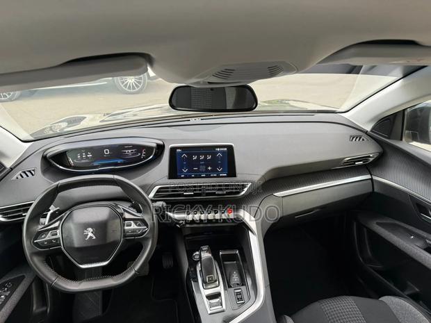 Peugeot 3008 2023 Gray