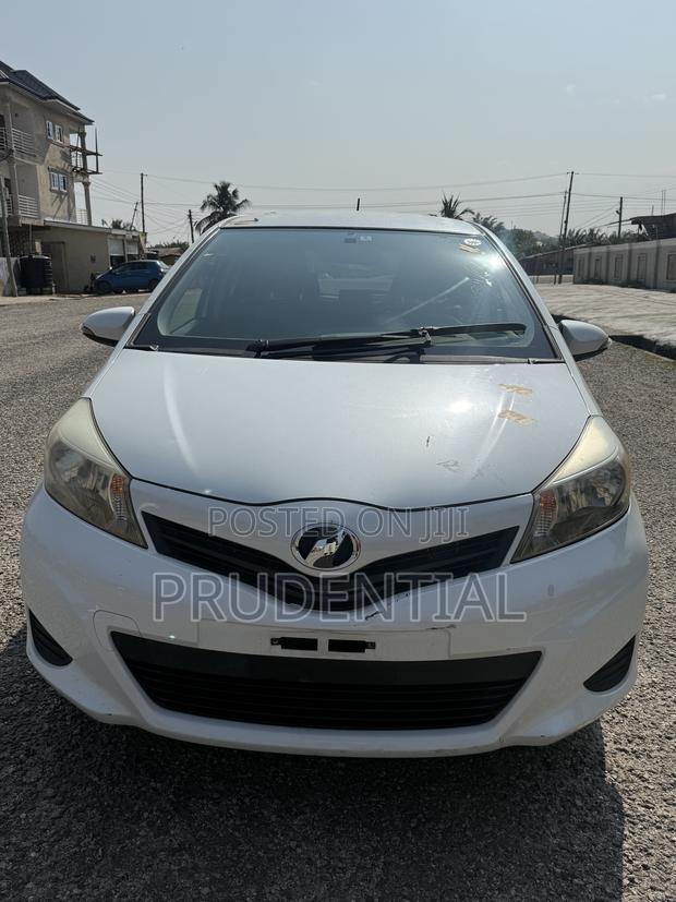 Toyota Vitz 2014 White