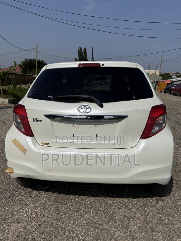 Toyota Vitz 2014 White