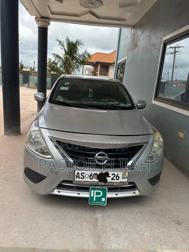 Nissan Versa 2017 Silver