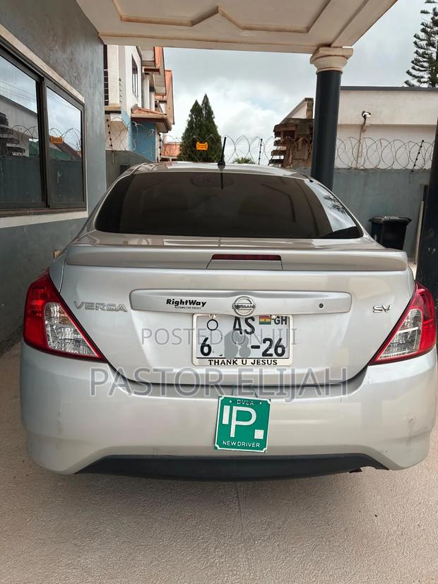 Nissan Versa 2017 Silver