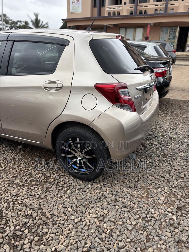 Toyota Vitz 1.3 AWD 3dr 2015 Gold