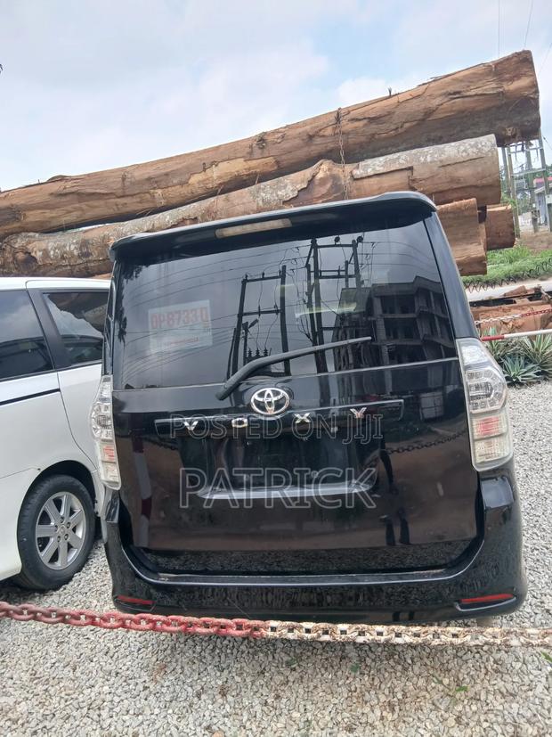 Toyota Voxy 2013 Black