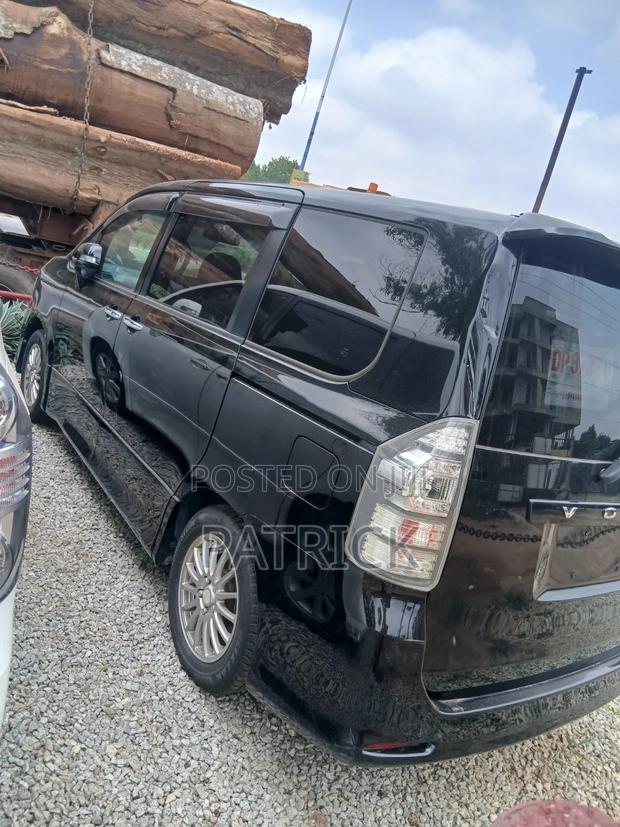 Toyota Voxy 2013 Black
