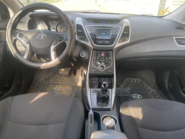 Hyundai Elantra 2016 Gold