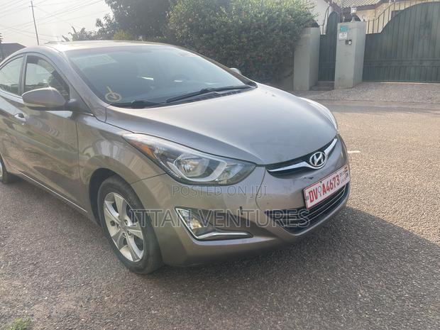 Hyundai Elantra 2016 Gold
