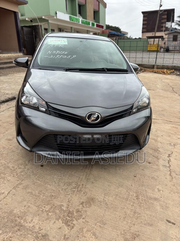 Toyota Vitz 1.3 AWD 3dr 2015 Gray