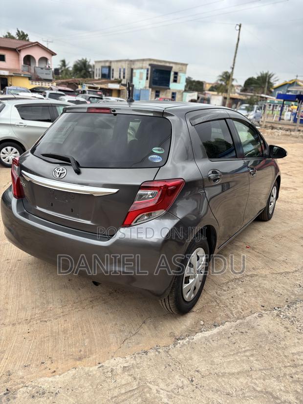 Toyota Vitz 1.3 AWD 3dr 2015 Gray