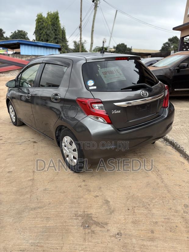 Toyota Vitz 1.3 AWD 3dr 2015 Gray