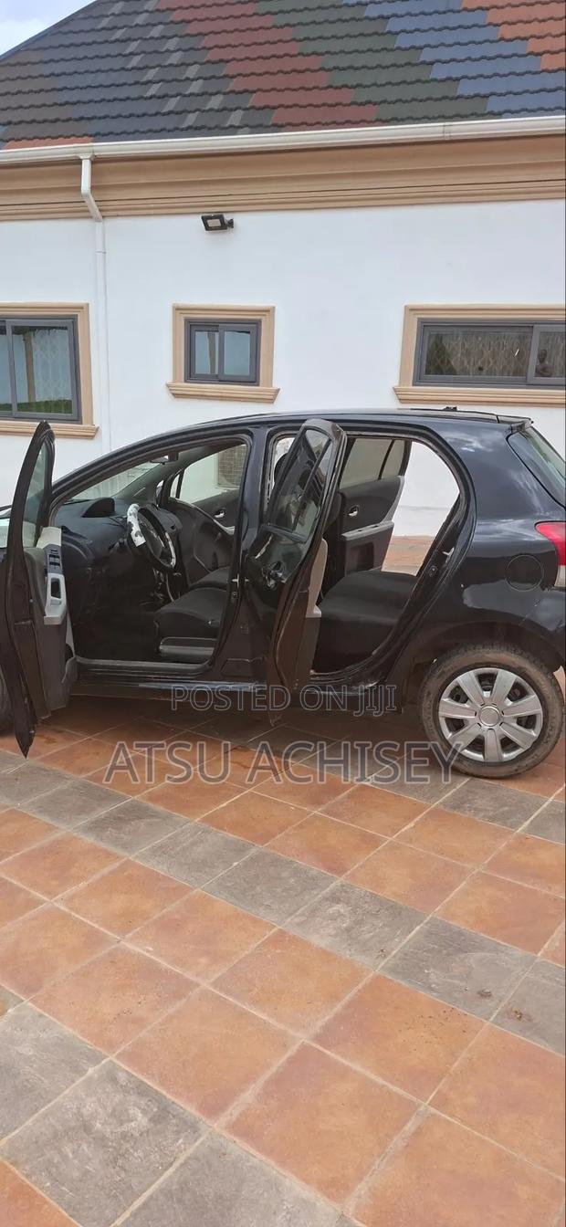 Toyota Vitz 2010 Black