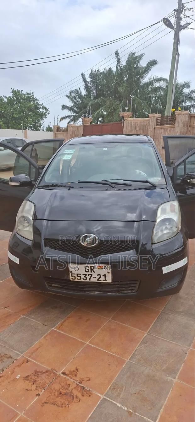 Toyota Vitz 2010 Black