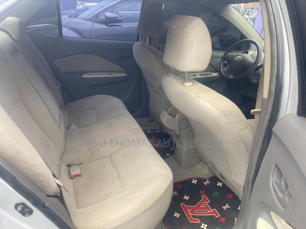 Toyota Belta 2010 Silver