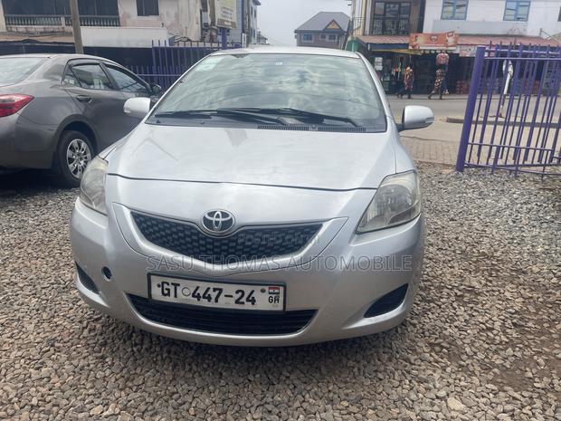 Toyota Belta 2010 Silver