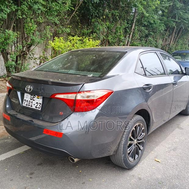 Toyota Corolla 2016 Gray