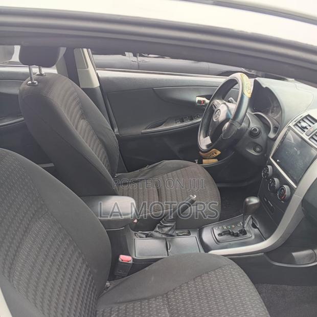 Toyota Corolla 2012 Silver