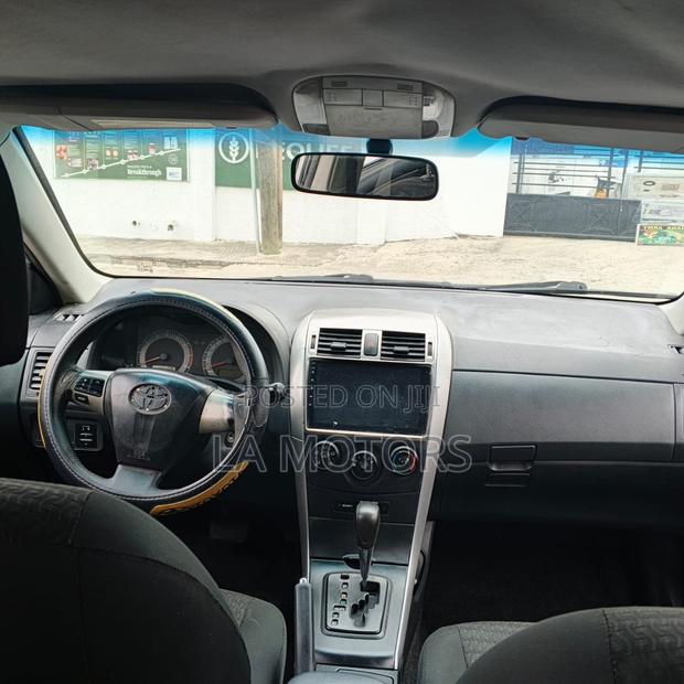 Toyota Corolla 2012 Silver