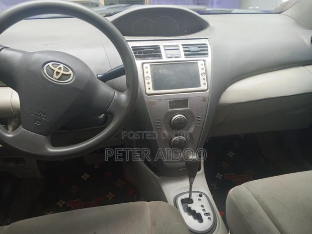 Toyota Belta 2010 Silver