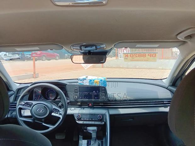 Hyundai Elantra 2022 Blue