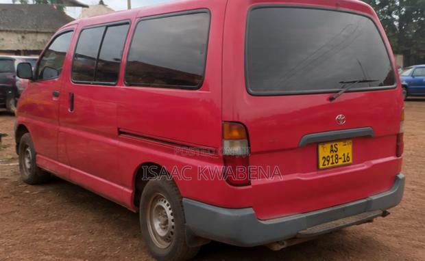 Toyota Grand HiAce 2002 Red