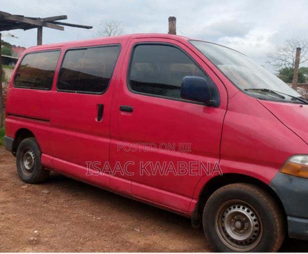 Toyota Grand HiAce 2002 Red
