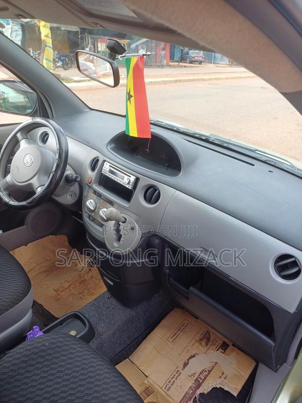 Toyota Sienta 1.5 AWD 2011 Green