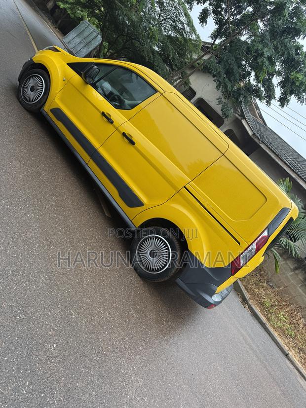 Ford Transit Connect 2016 Yellow