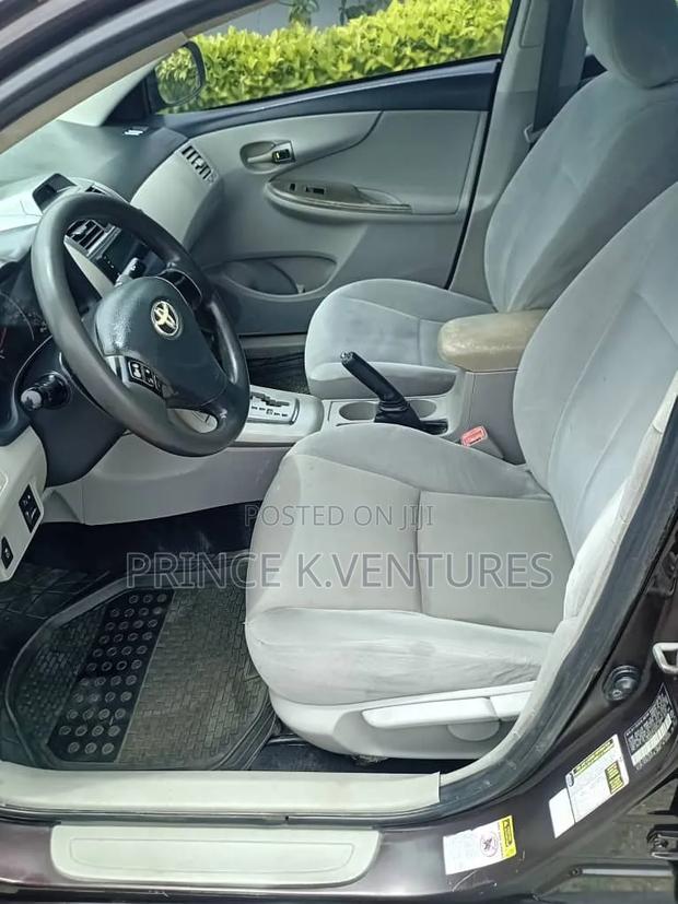 Toyota Corolla L 4dr Sedan (1.8L 4cyl 5M) 2012 Brown