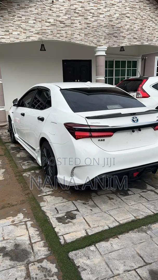 Toyota Corolla 2018 White