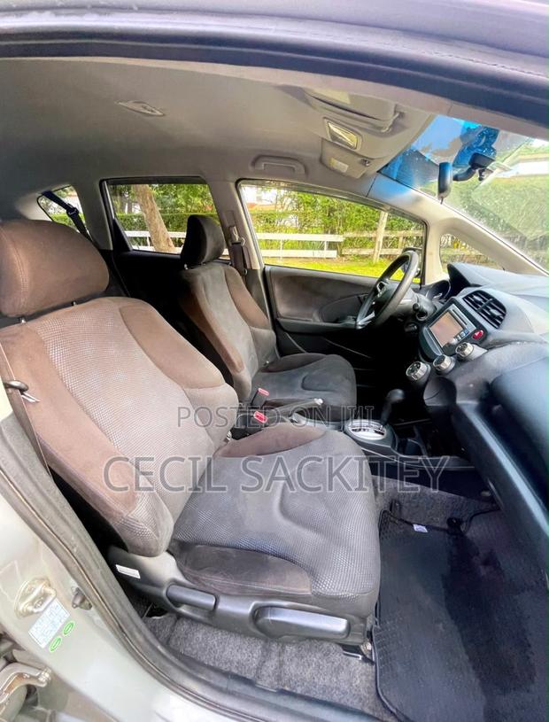 Honda Fit Automatic 2012 Silver