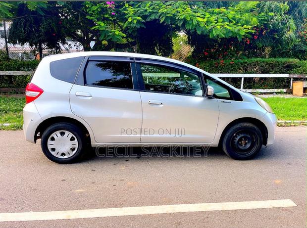 Honda Fit Automatic 2012 Silver