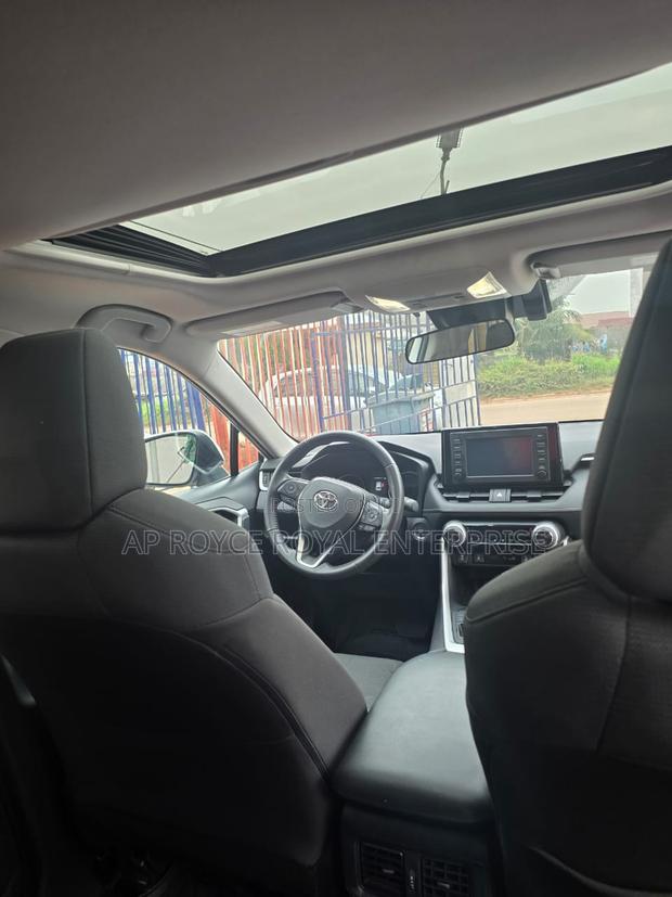 Toyota RAV4 XLE 2022 White
