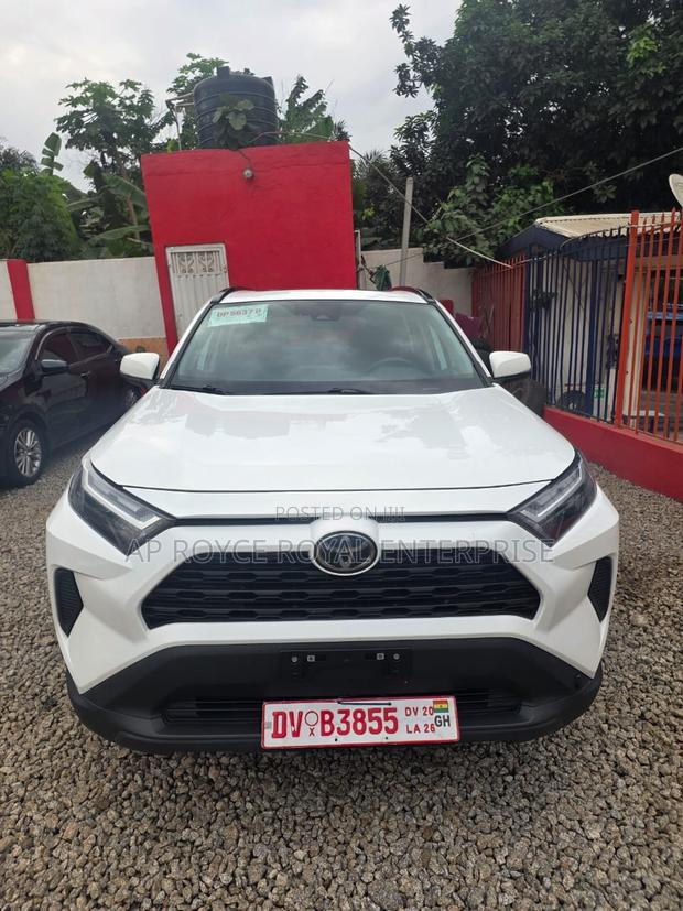 Toyota RAV4 XLE 2022 White