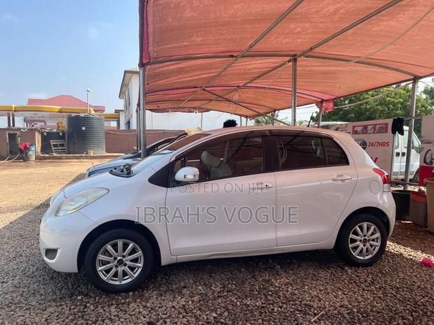 Toyota Vitz 2010 White