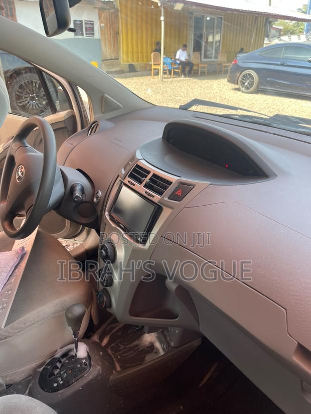 Toyota Vitz 2010 White