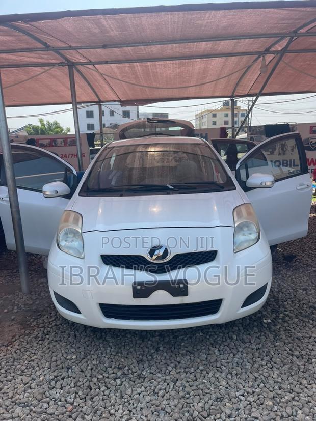 Toyota Vitz 2010 White