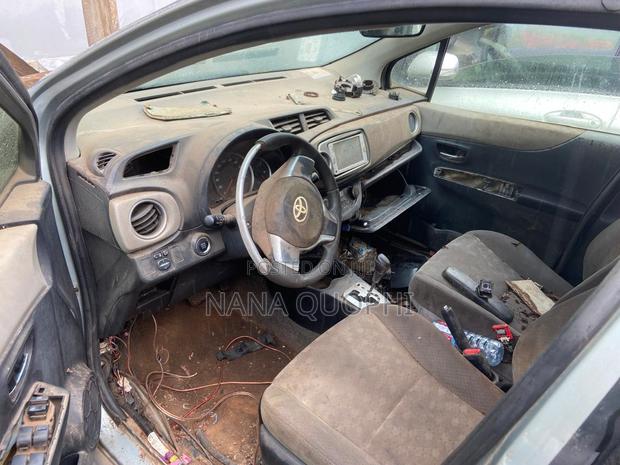 Toyota Vitz 2012 Silver