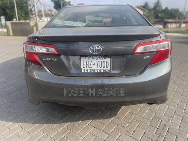 Toyota Camry SE 4dr Sedan (2.5L 4cyl 6A) 2015 Gray