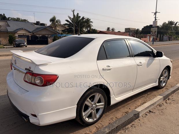 Toyota Corolla S 4dr Sedan (1.8L 4cyl CVT) 2016 White