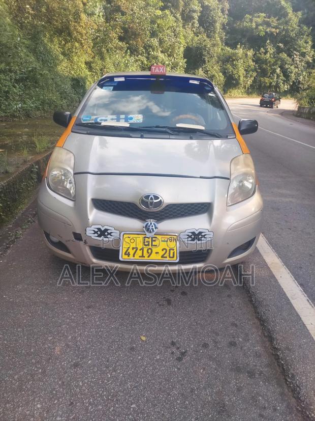 Toyota Yaris 2010 Gold
