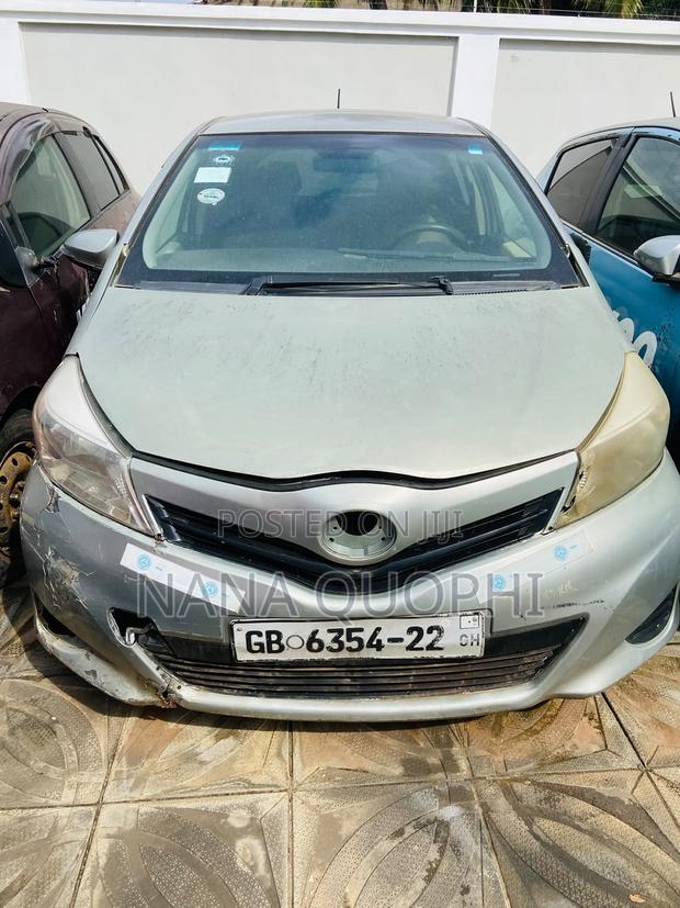 Toyota Vitz 2012 Silver