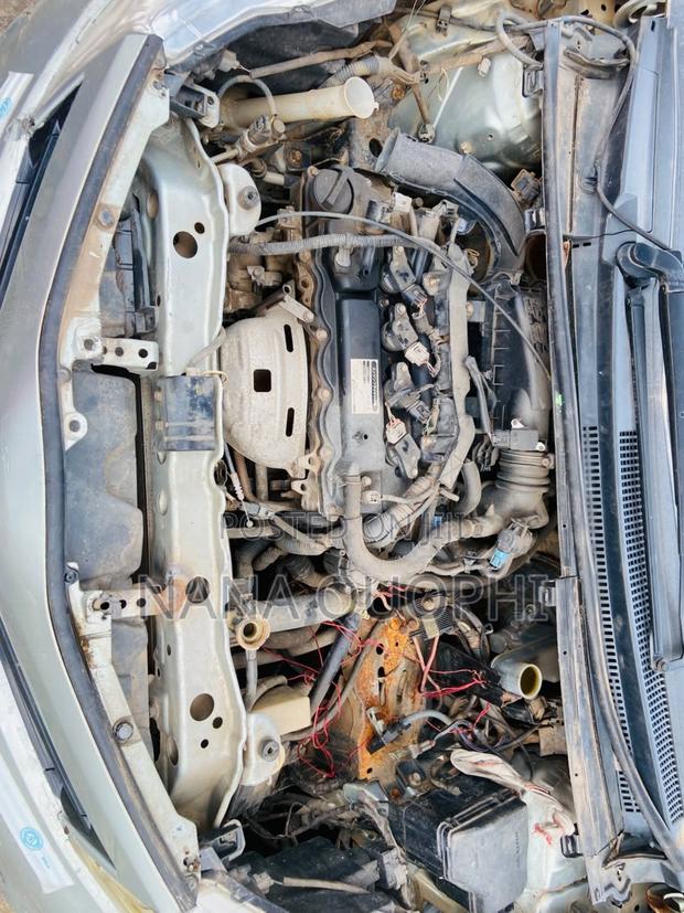 Toyota Vitz 2012 Silver