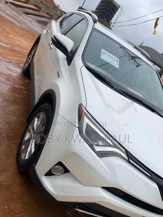 Toyota RAV4 Limited 4dr SUV AWD (2.5L 4cyl 6A) 2018 White
